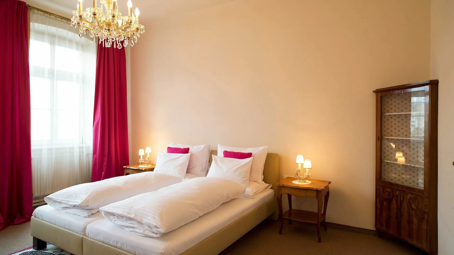 Fink Low Budget Rooms Bécs