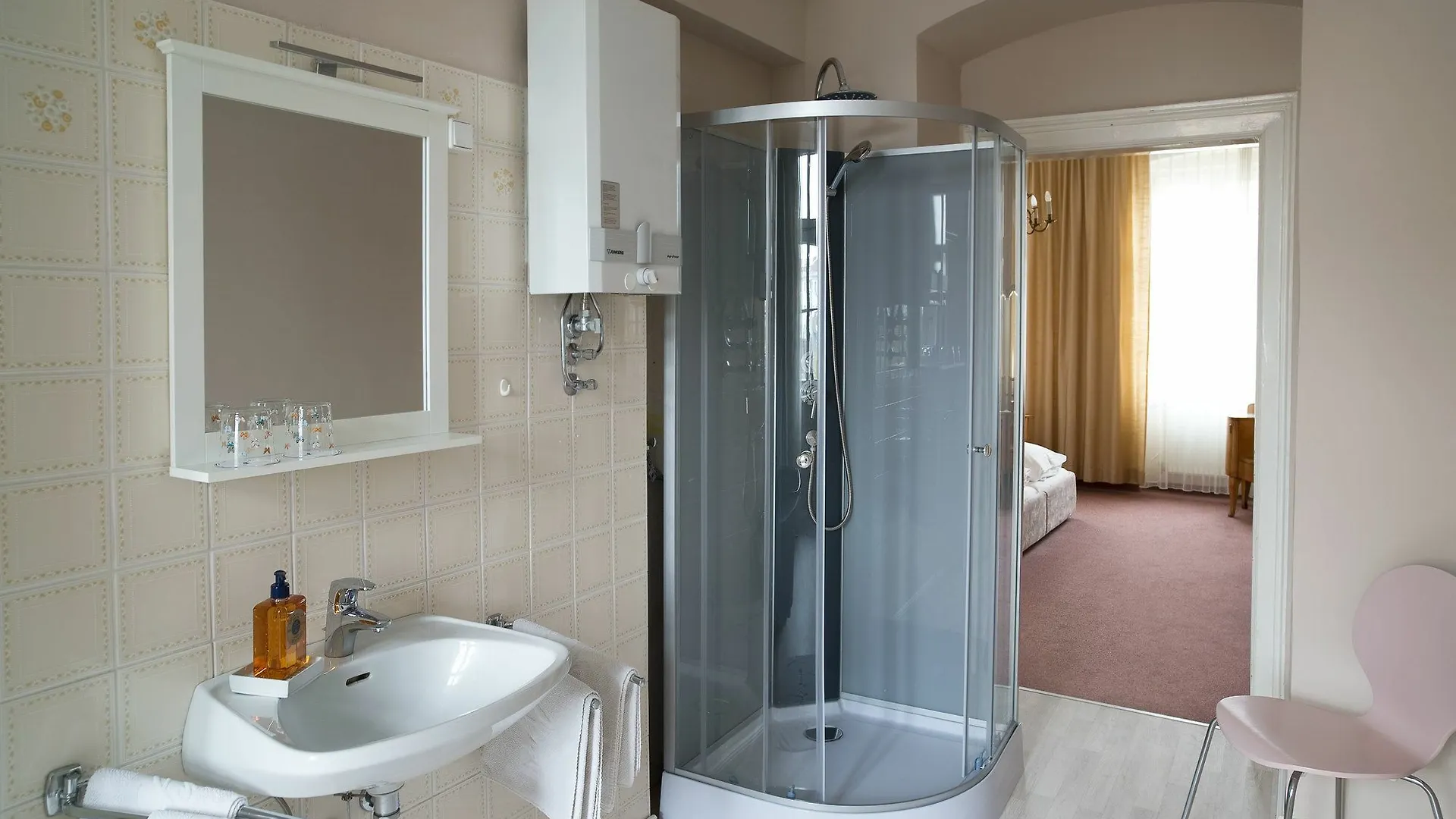 Fink Low Budget Rooms Bécs 2*,